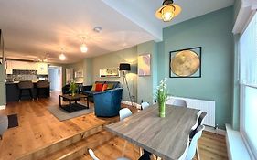 2 Bedroom Apartments Stopoverz